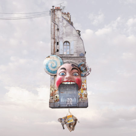 Zeynep represents flying houses enfer