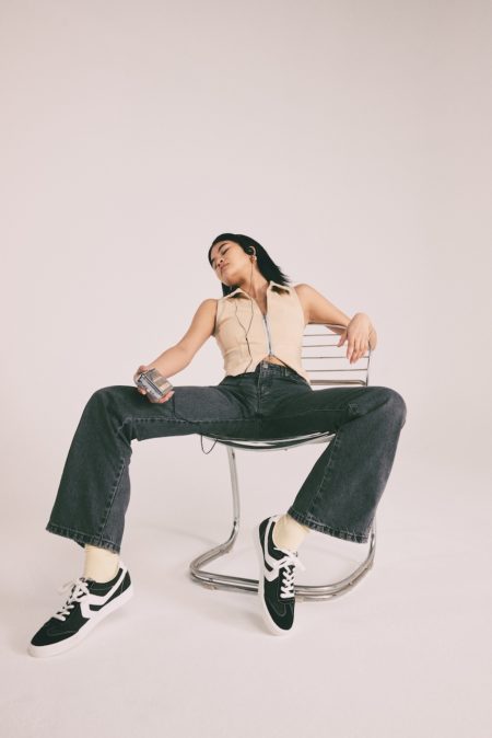 Zeynep represents levis sneakers