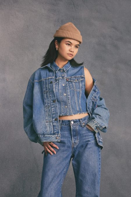 Zeynep represents levis sneakers